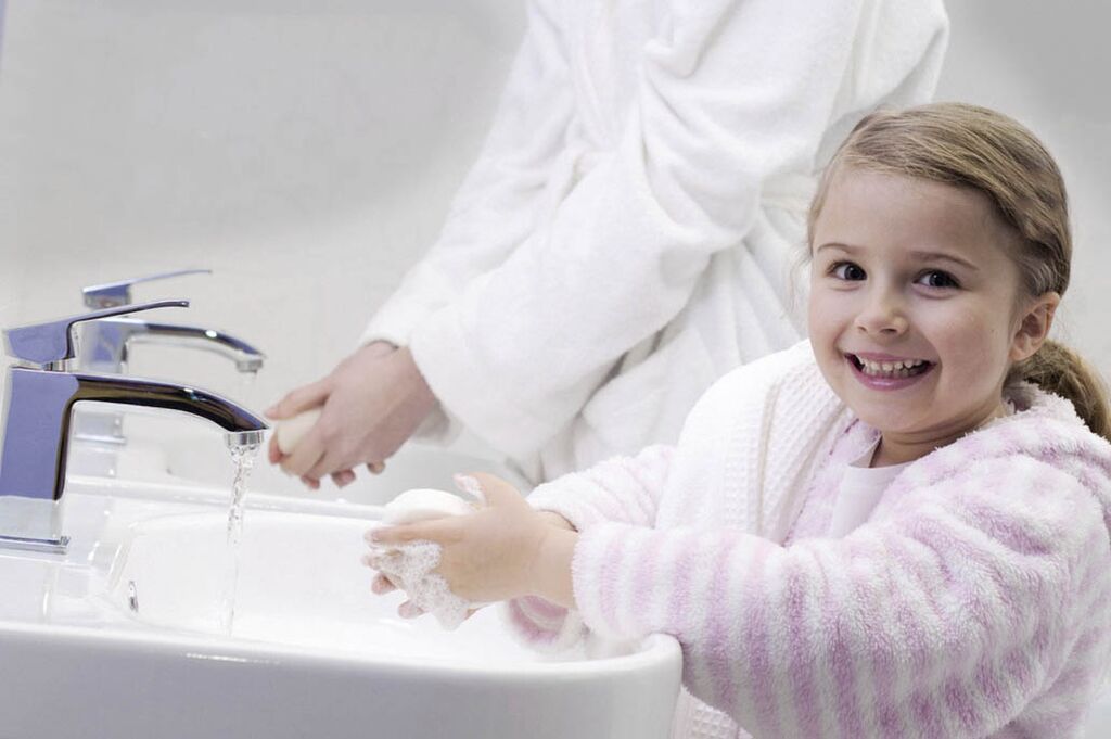 wash hands to prevent worm infections